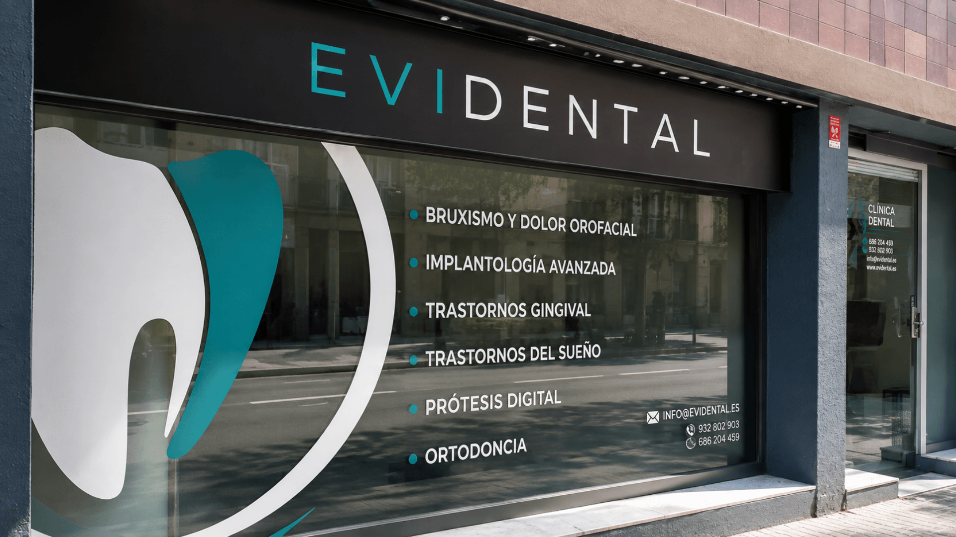 Fachada principal de EVIDENTAL, clínica dental situada en Sarrià (Barcelona).