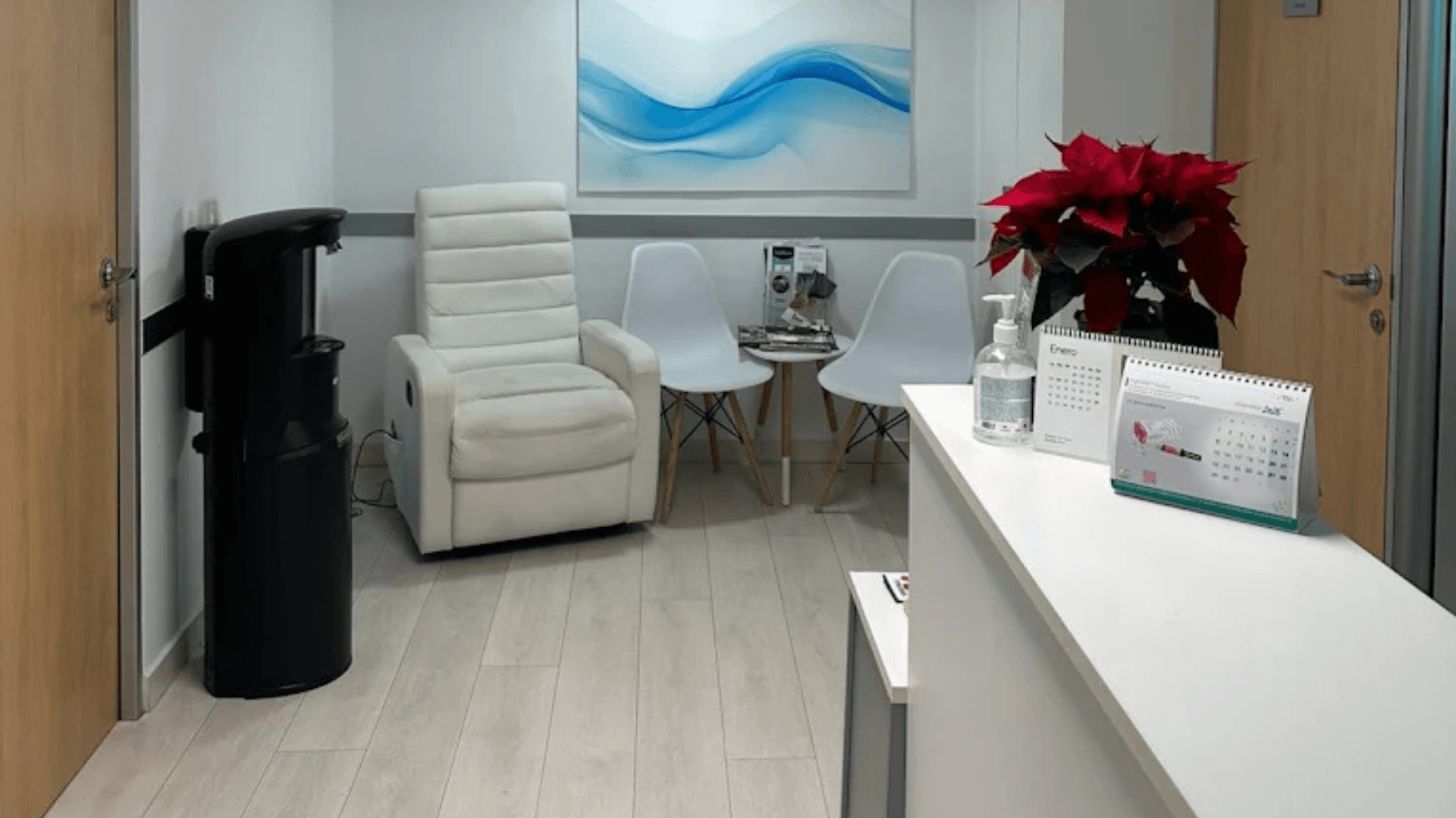 Sala de espera de EVIDENTAL, clínica dental en Sarrià (Barcelona).